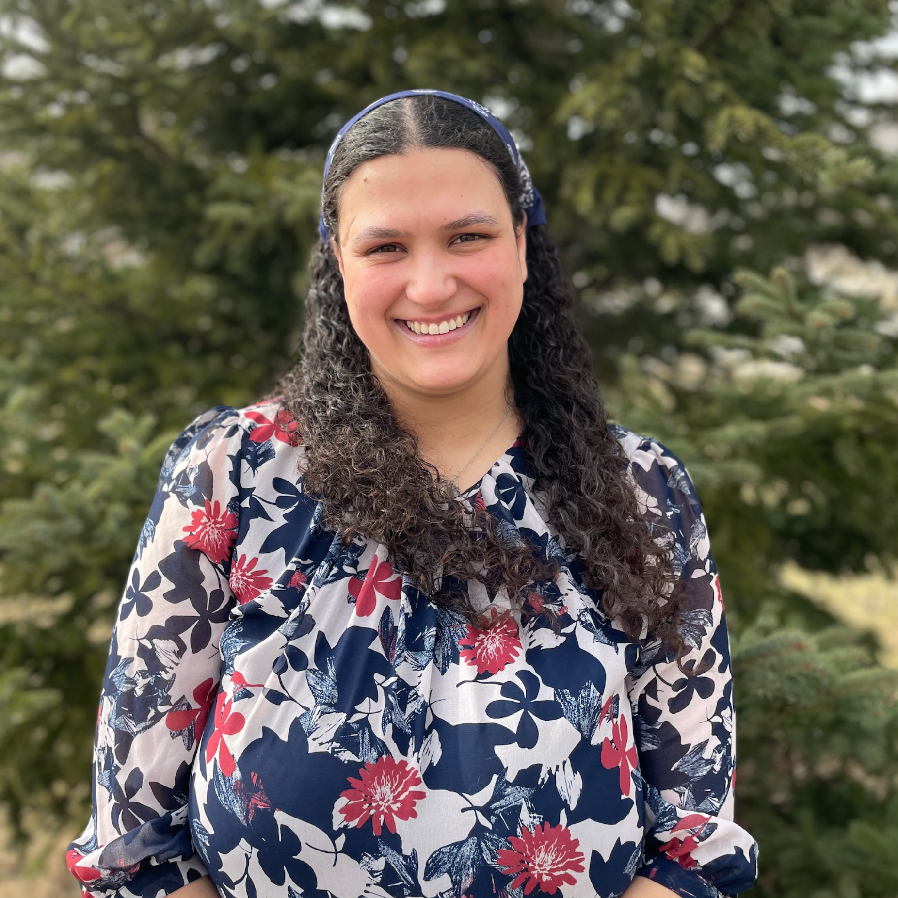 About Esther Sadler, Registered Psychotherapist (Qualifying) Headshot of Esther Sadler, Registered Psychotherapist (Qualifying) at Pursue You Psychotherapy, supporting children, teenagers, and young adults with anxiety, low mood, self-esteem, body image, and school stress.