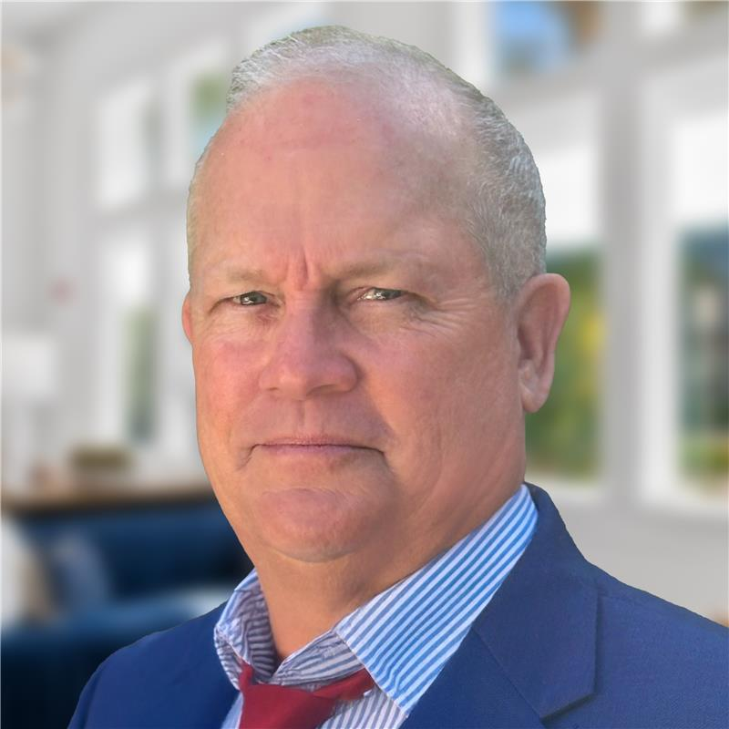 Headshot of Paul Momberger