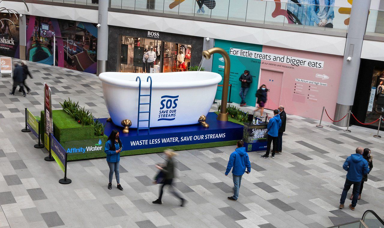 Giant 3D bathtub prop