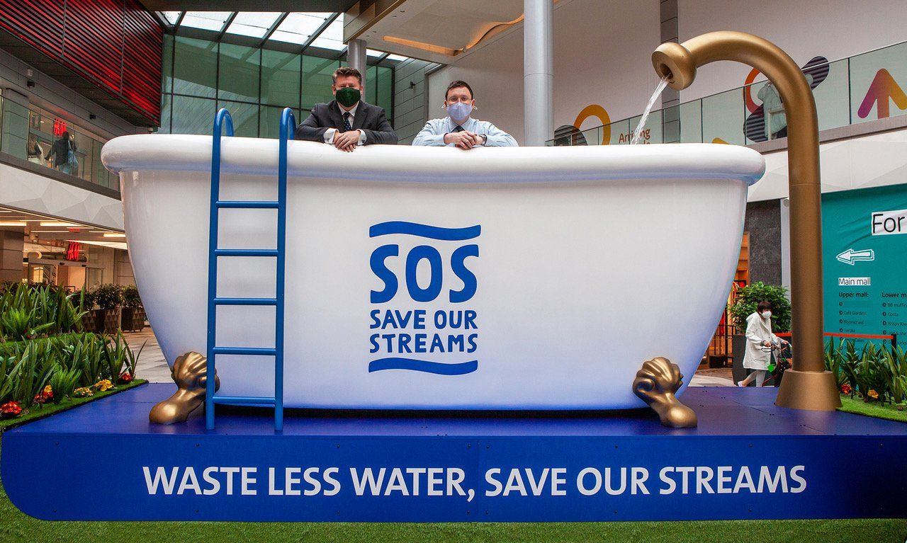 Giant 3D bathtub prop with men inside