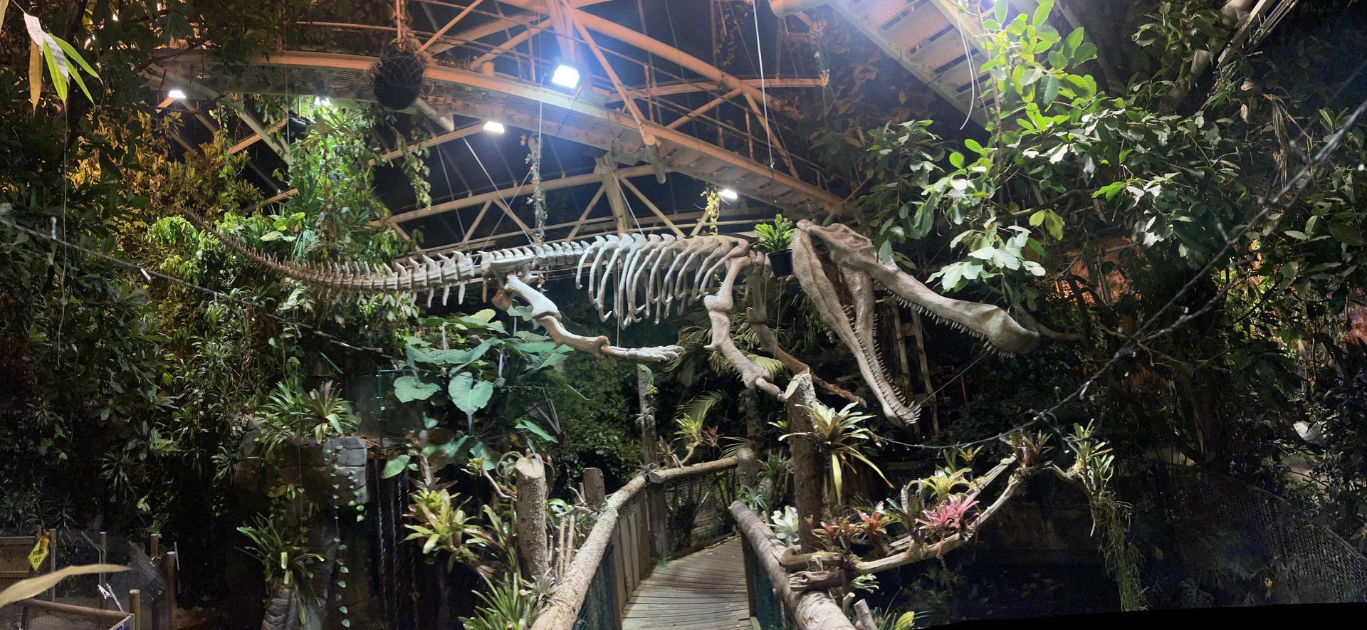 Large-scale 3D printed dinosaur prop for exhibition