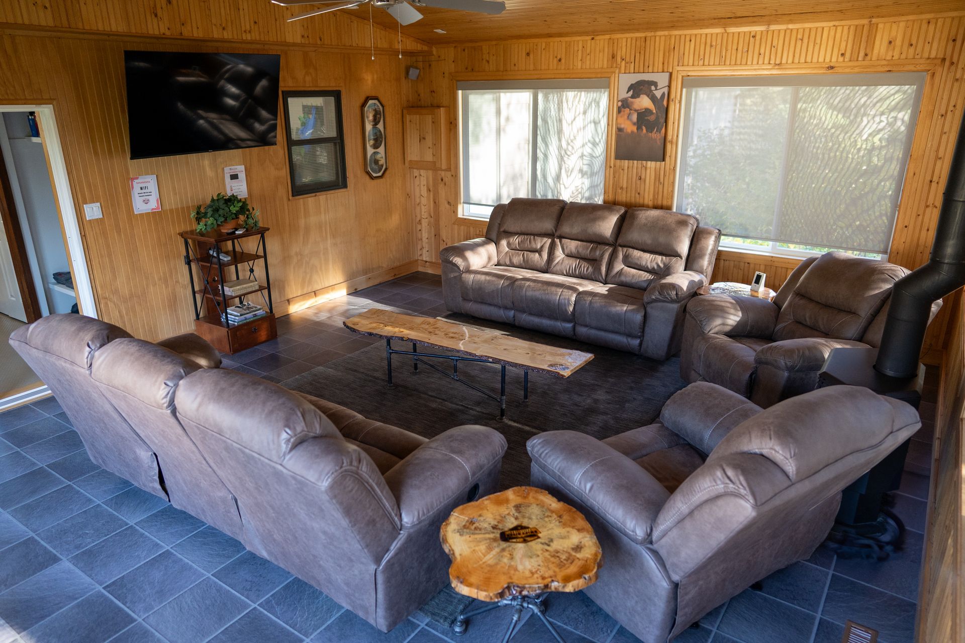 A living room filled with furniture and a table.