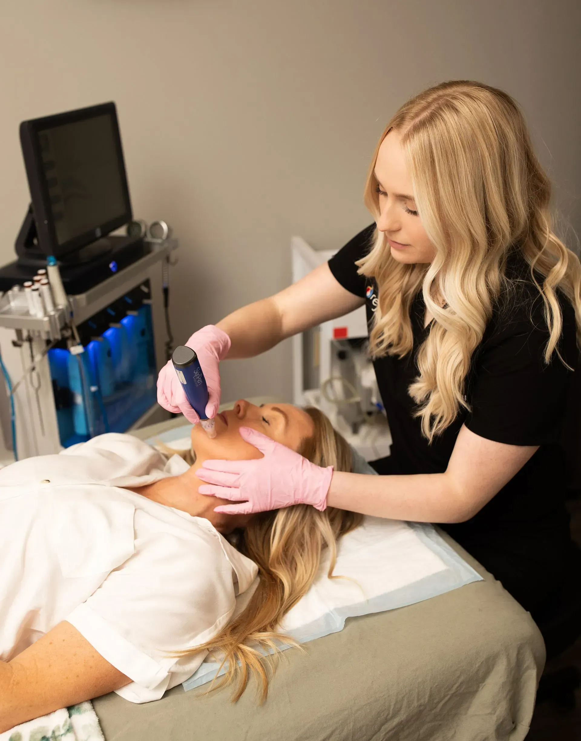 An RF Microneedling treatment in Rochester at Rejuvn8.