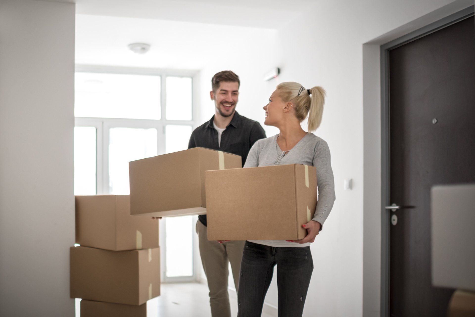 Couple moving into new apartment
