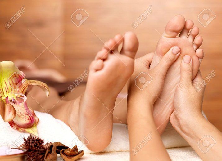 massaging feet