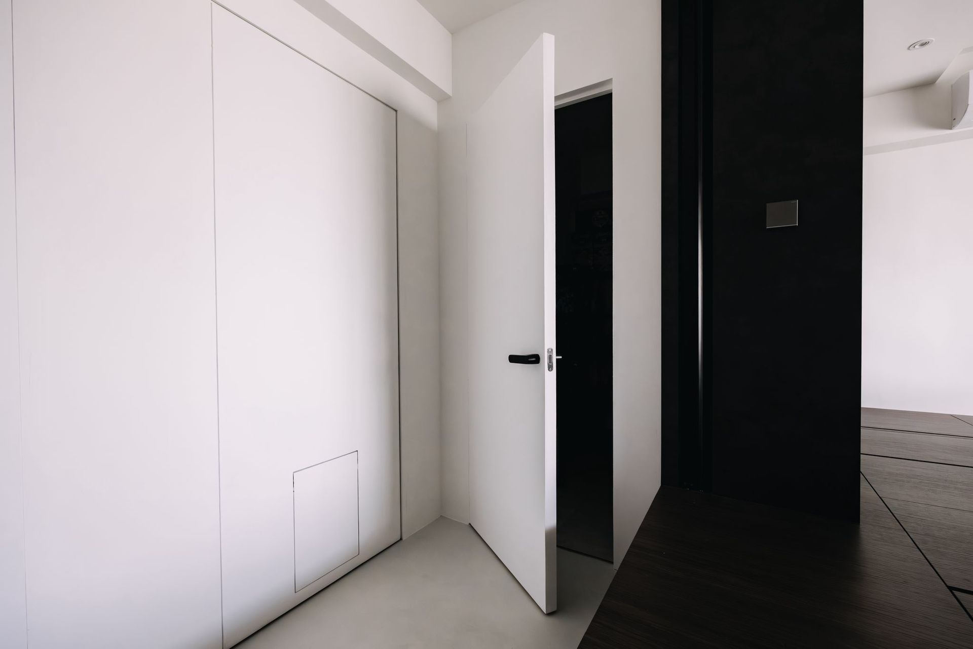 Frameless Bedroom Door 
