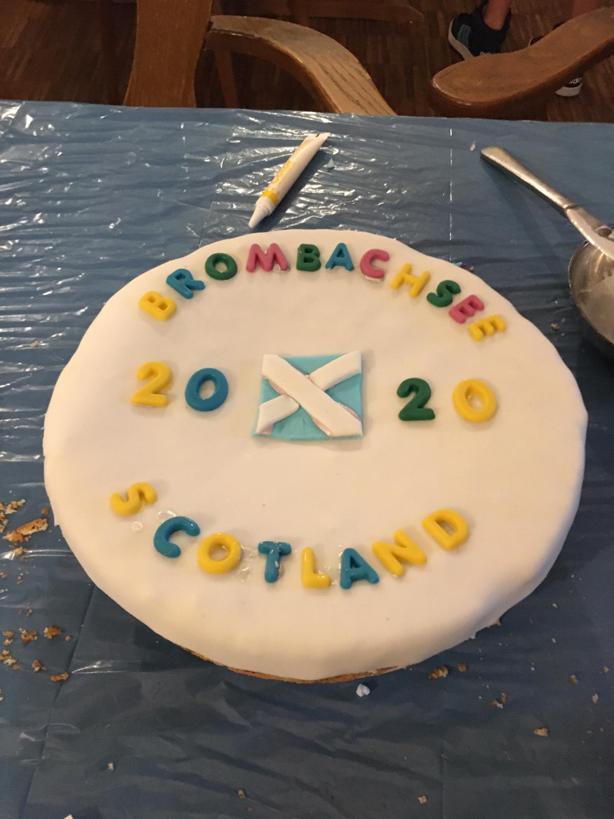 Ein Kuchen, auf dem Brombachsee Schottland steht