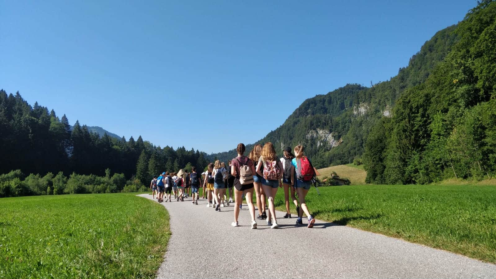 englisch feriencamp wanderung