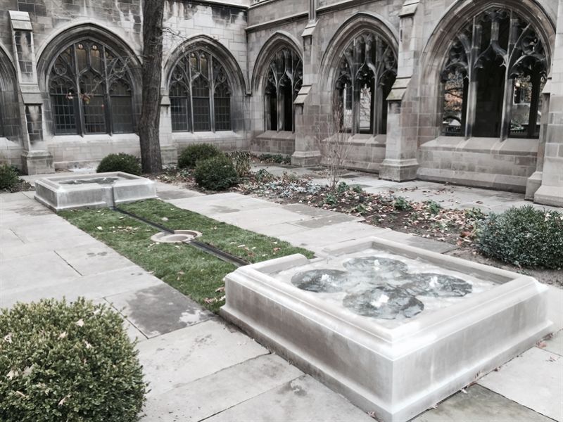 A courtyard with a fountain in the middle of it
