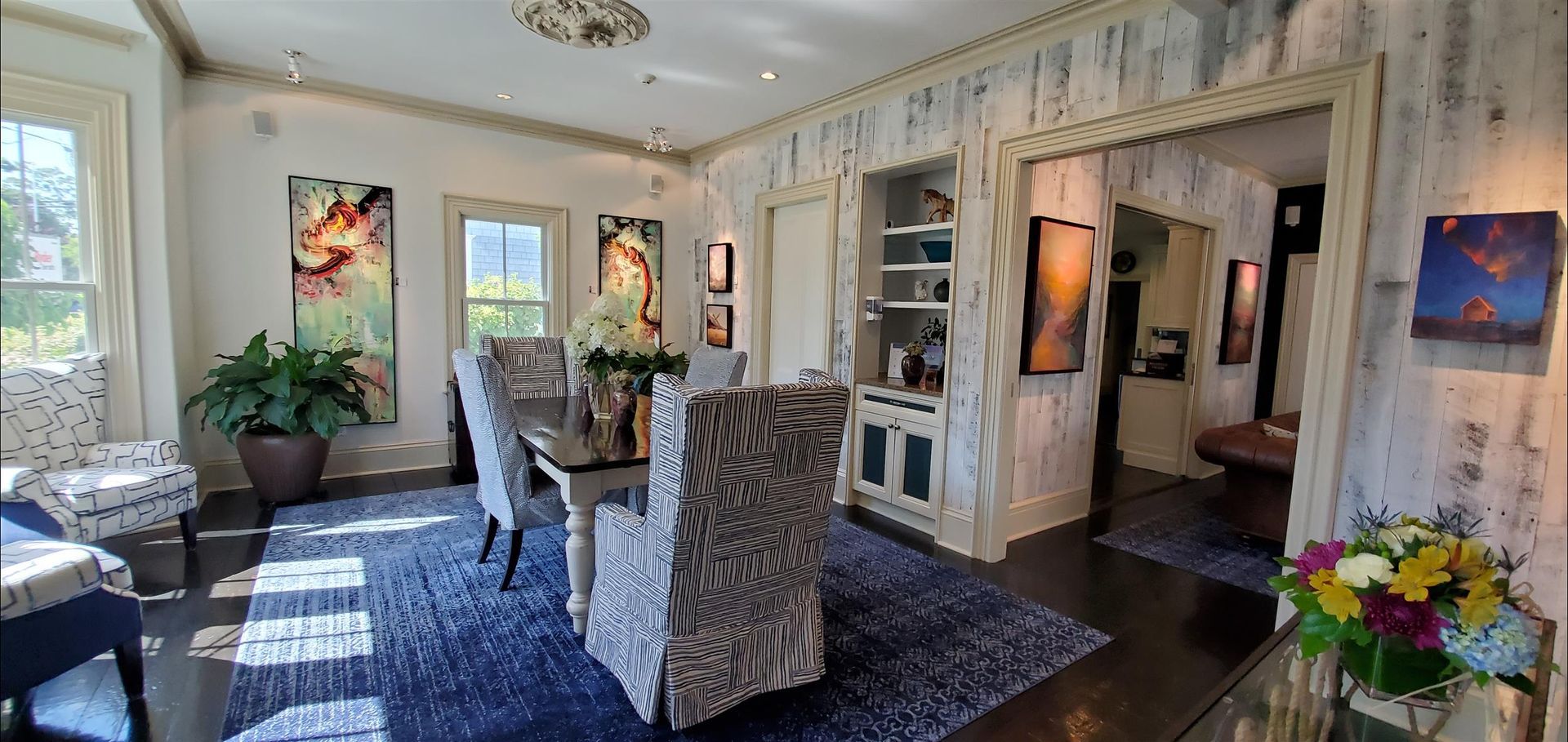 Interior picture of the front sitting room of the White Porch Inn Art Hotel