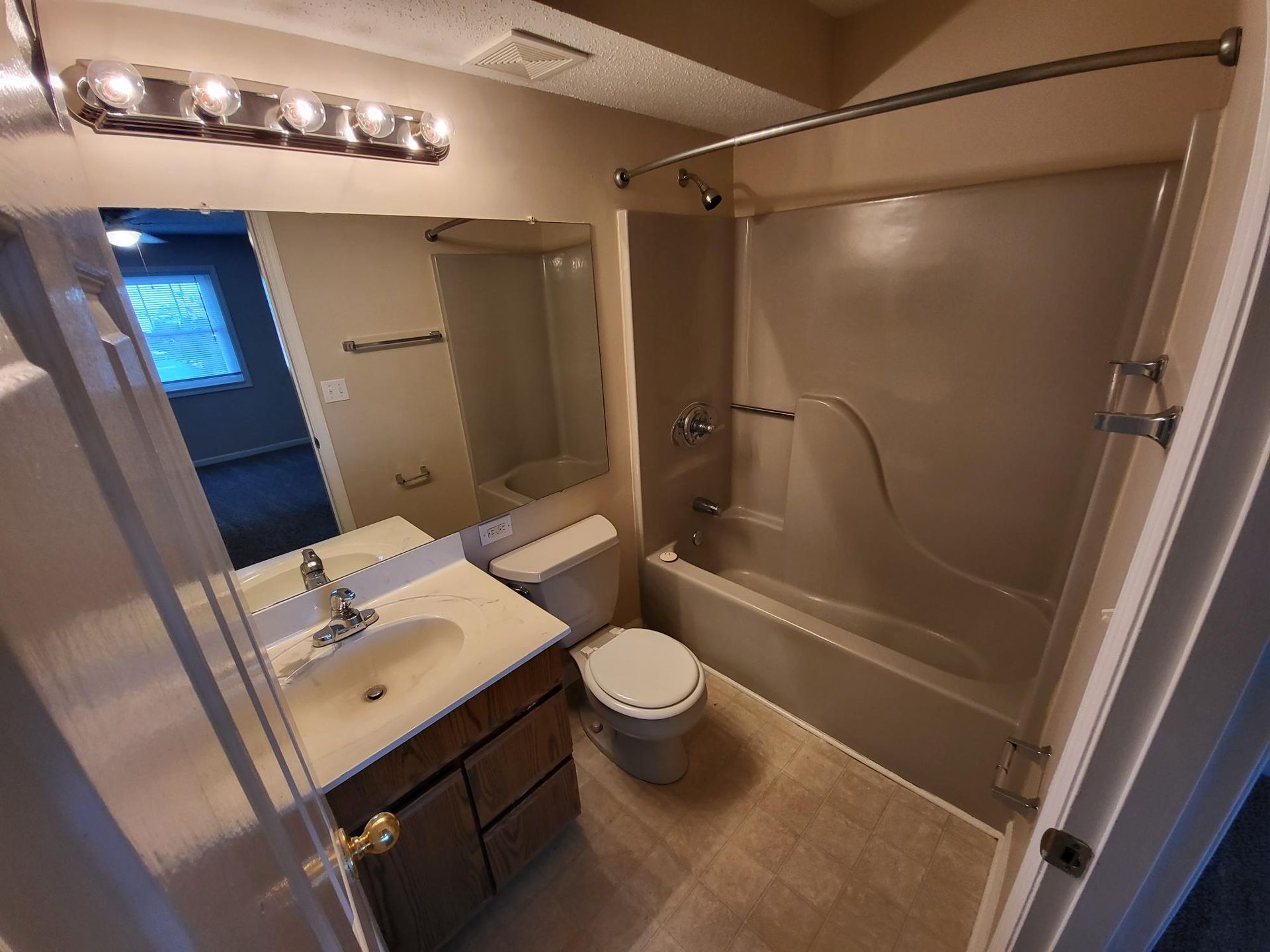 Highland Courtyard Interior Photo