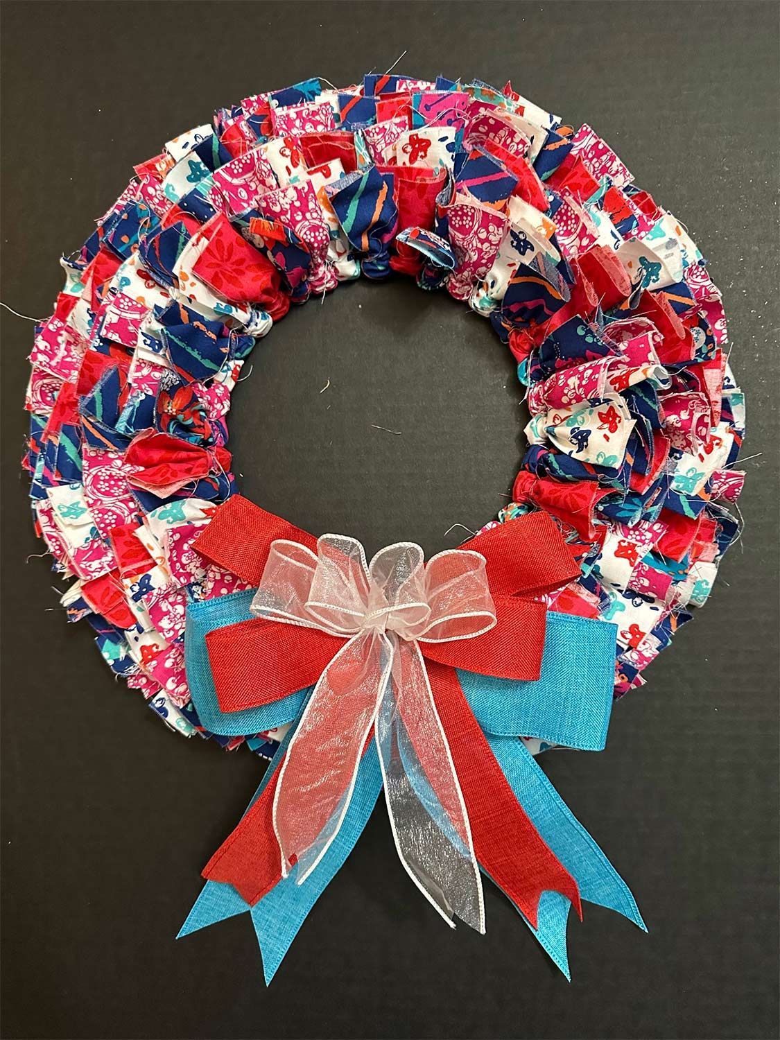 Blue and red wreath theme