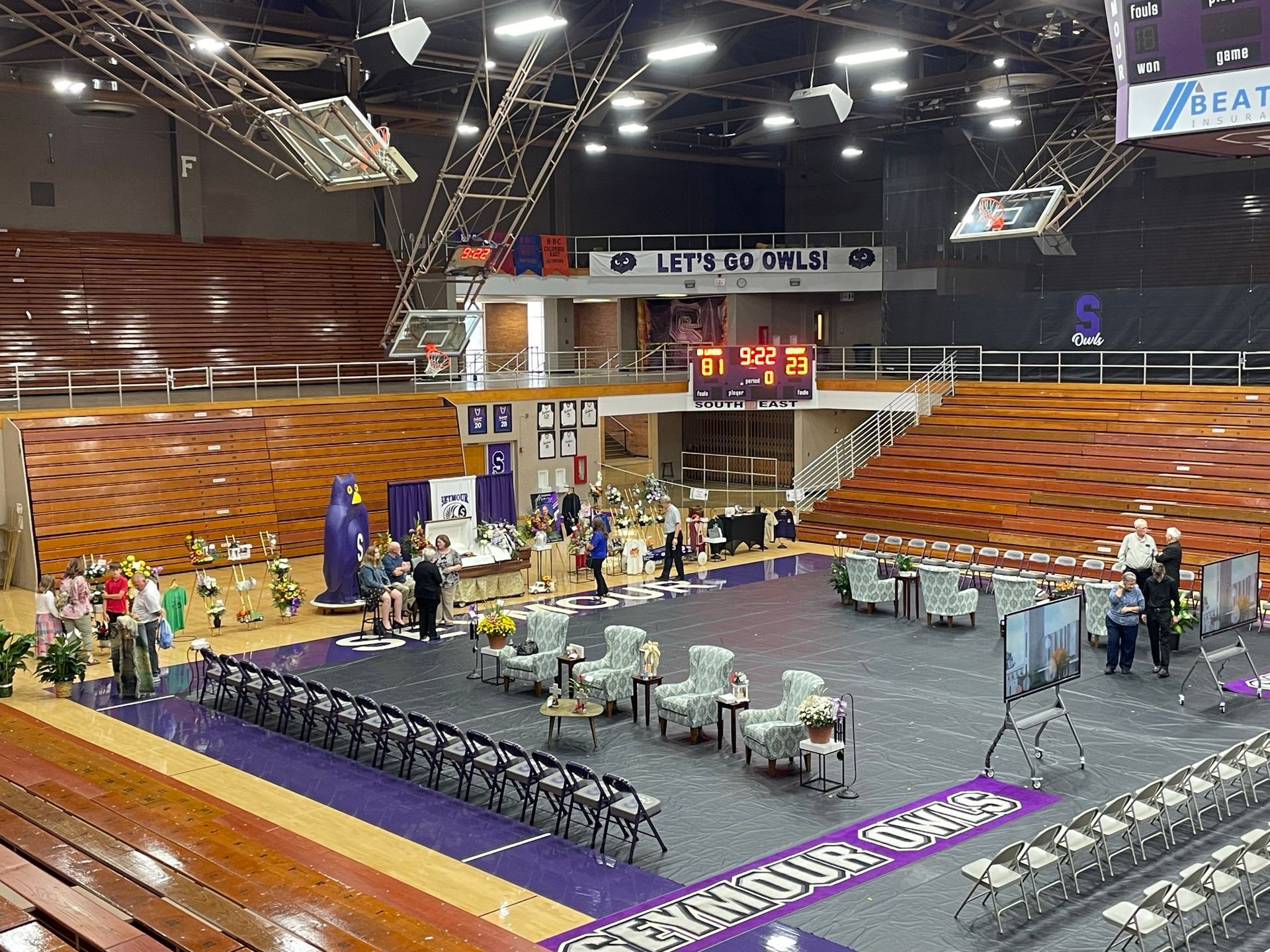 A house with a sign in front of it that says muslim kings