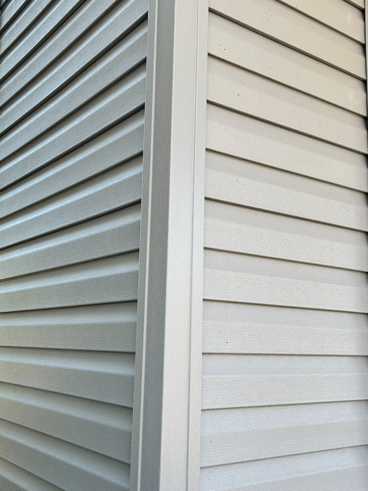 A close up of a siding on a house