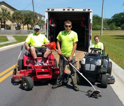 Gator Grass Lawn Maintenance Crew in Pensacola Florida