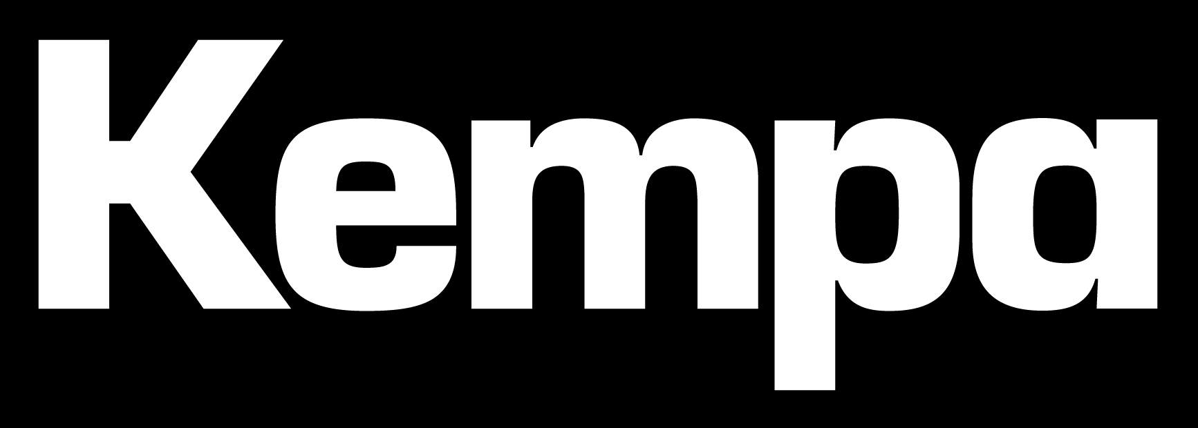 Hvítt „Kempa“ merki á svörtum bakgrunni.