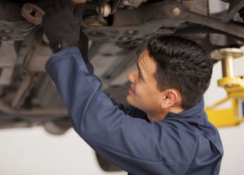 Expert providing vehicle repair
