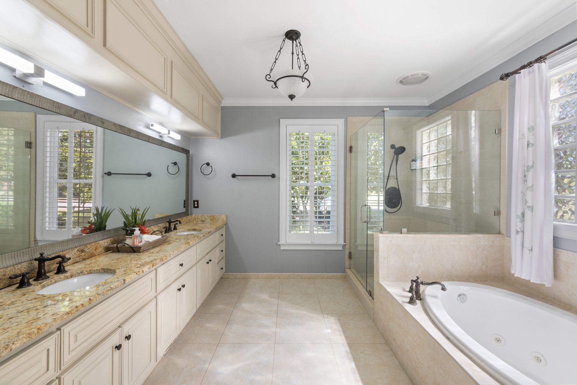 A bathroom with two sinks and a jacuzzi tub