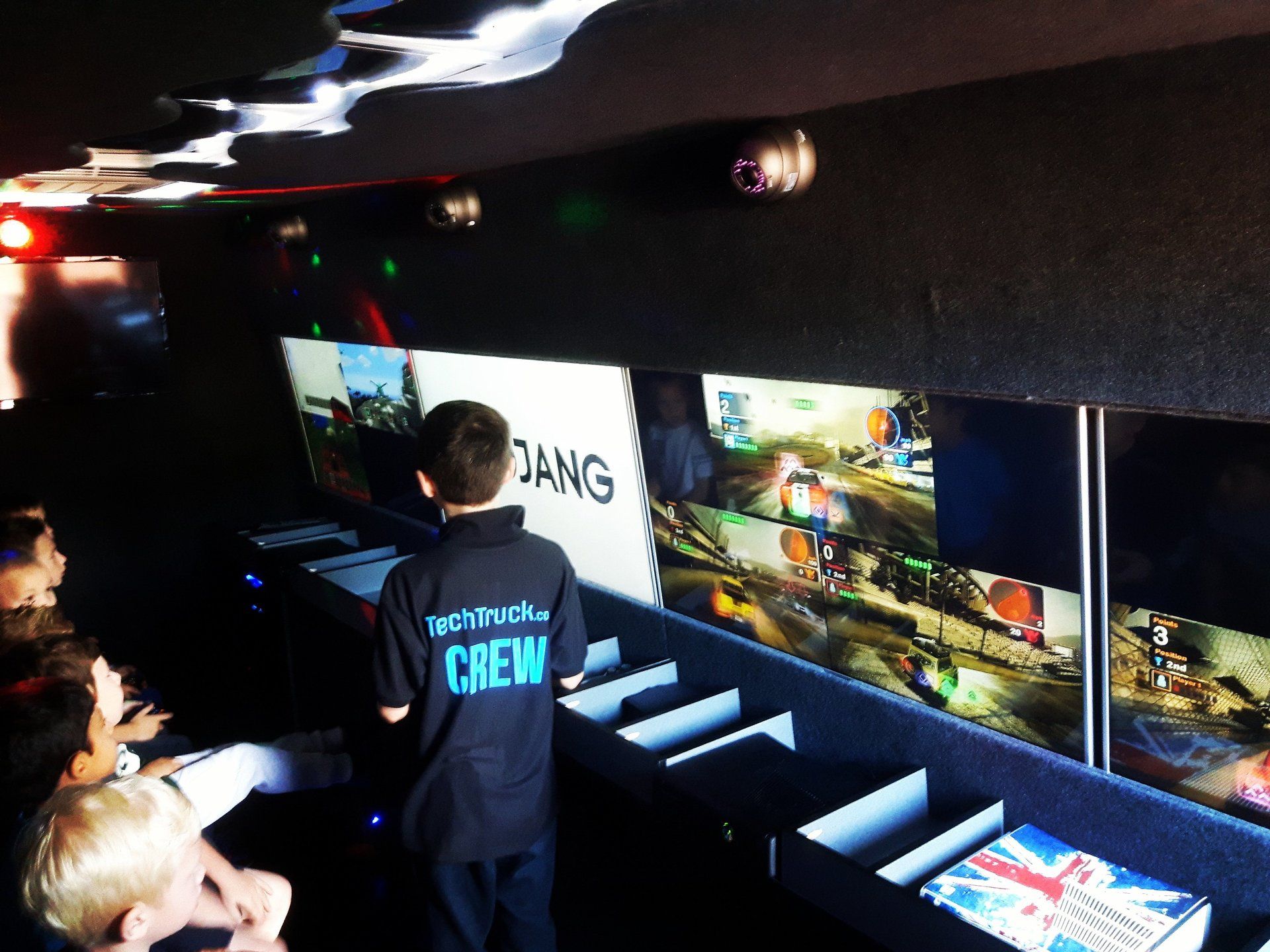 Xbox gaming hosted party