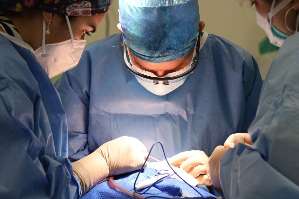 torcao-testicular-cirurgia-dr-antonio-rocha-junior-urologista-teresina-piaui