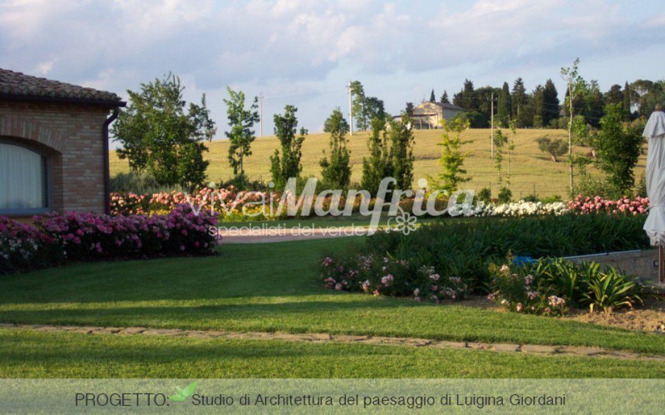 casa collinare con giardino