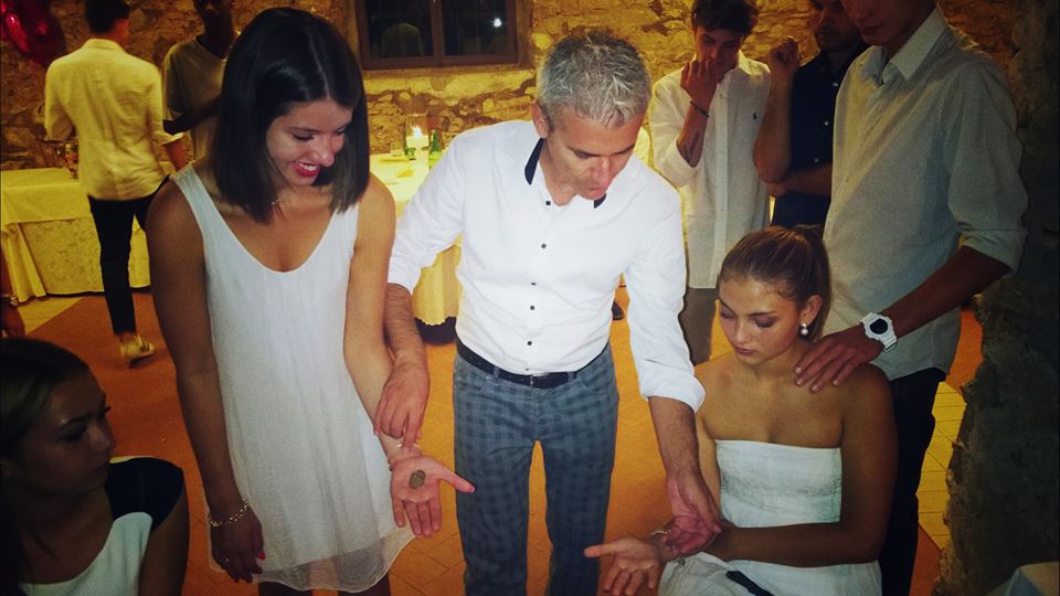 Micromagia è detta anche close-up magic