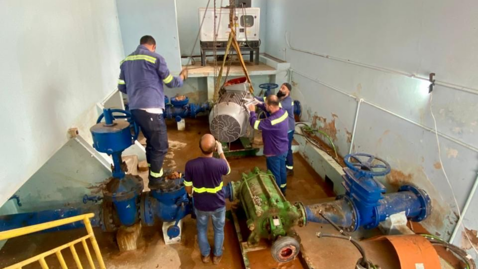 troca dos motores do conjunto de bombas da ETA Gatos