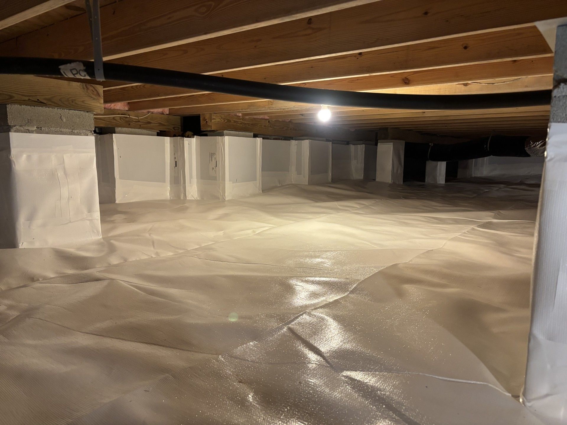 A basement filled with lots of pipes and ducts.