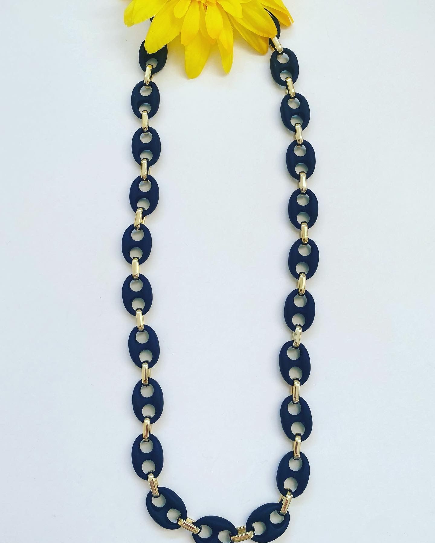 collar acrilico con links tipo 