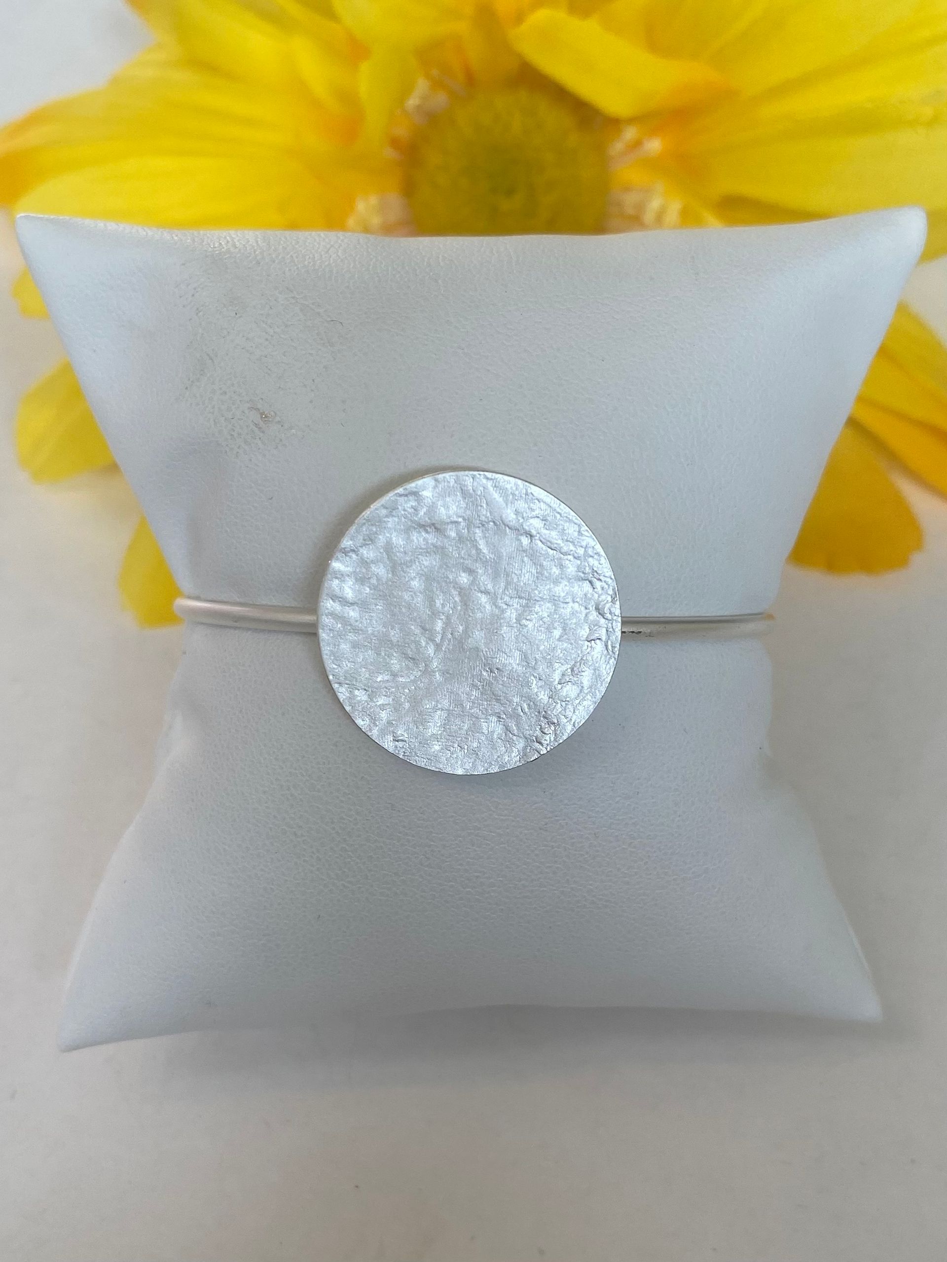 pulsera  cuff con circulo