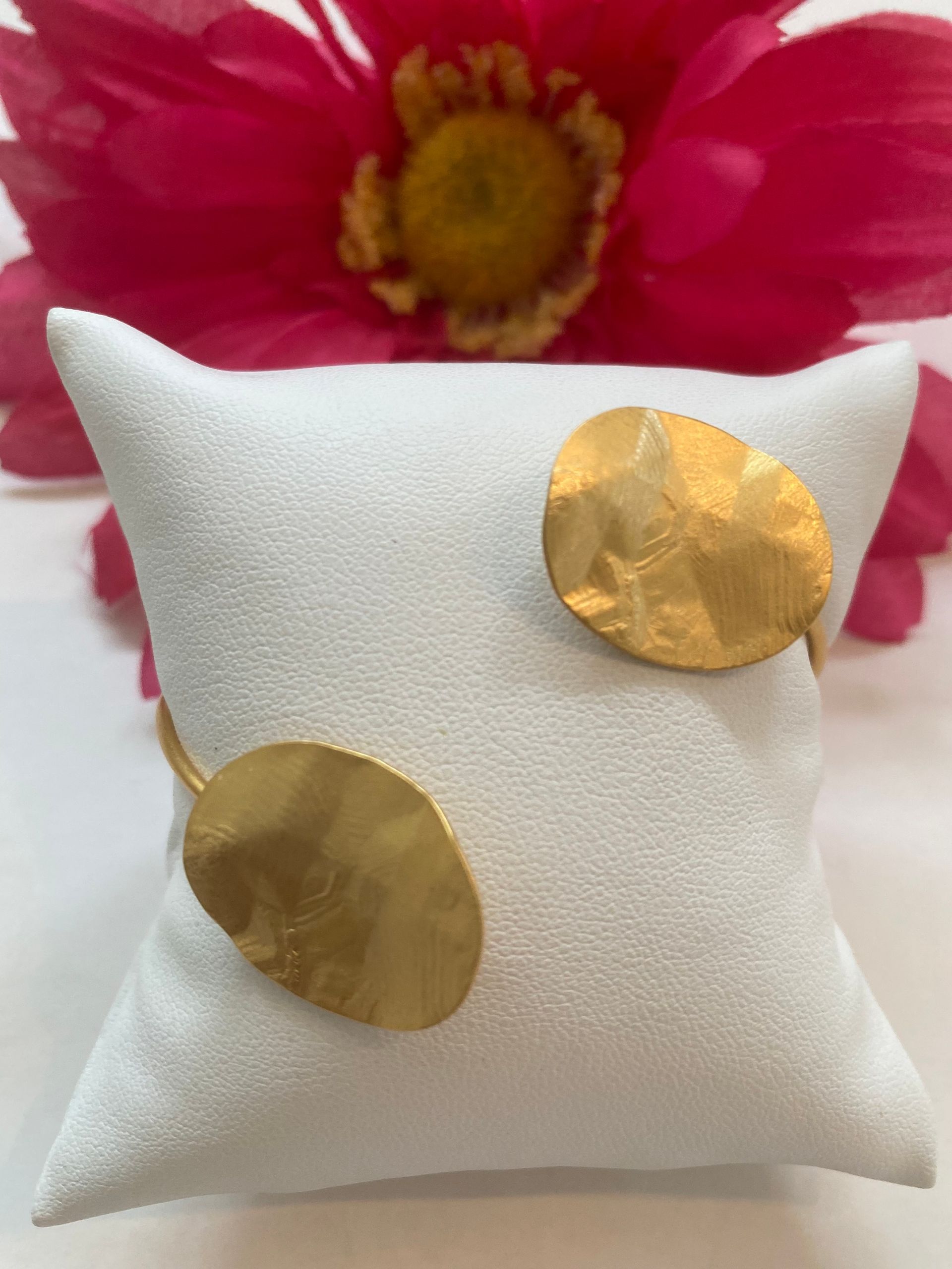 pulsera tipo cuff mediana con ovalos