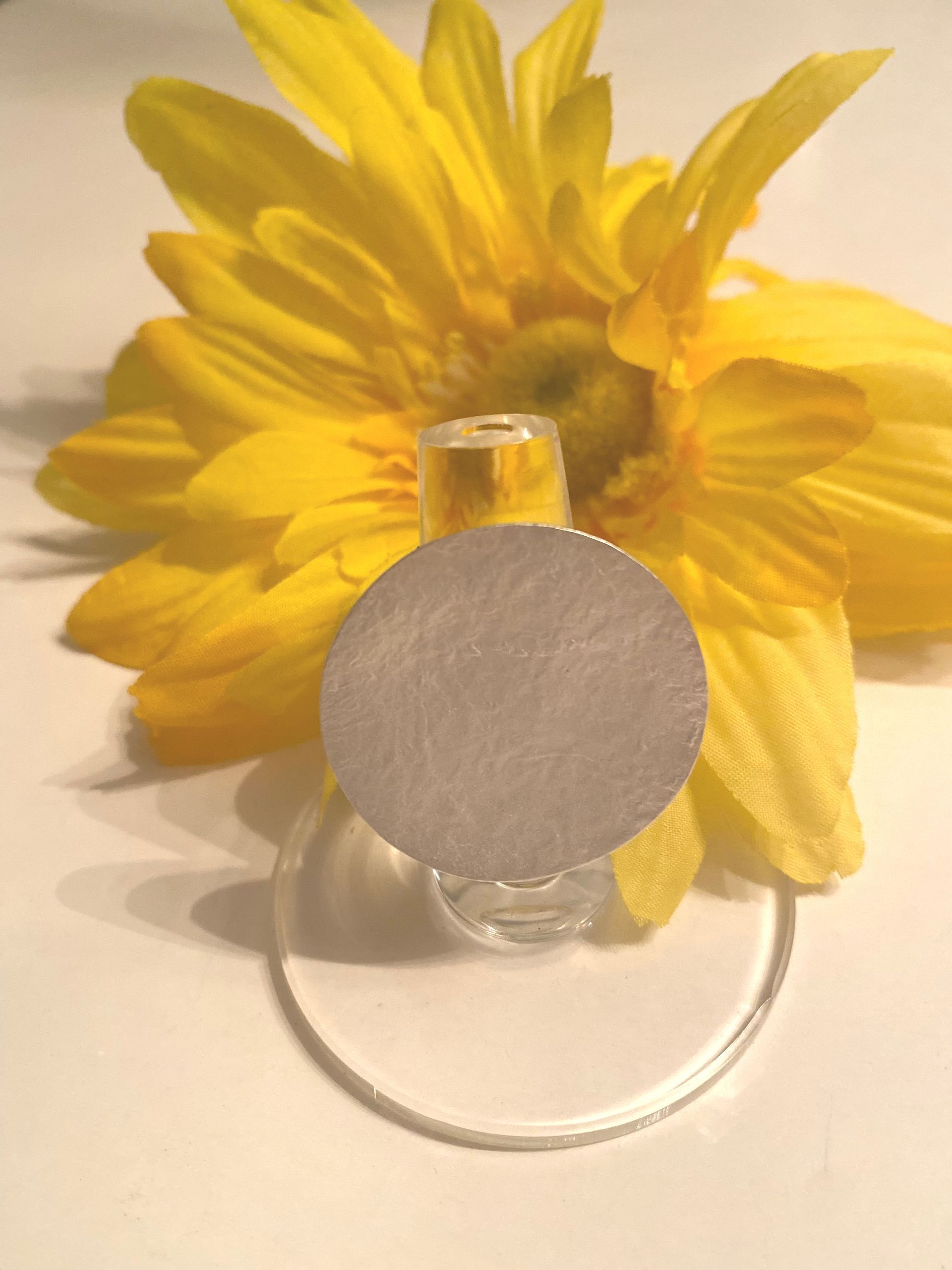 sortija con circulo mediano