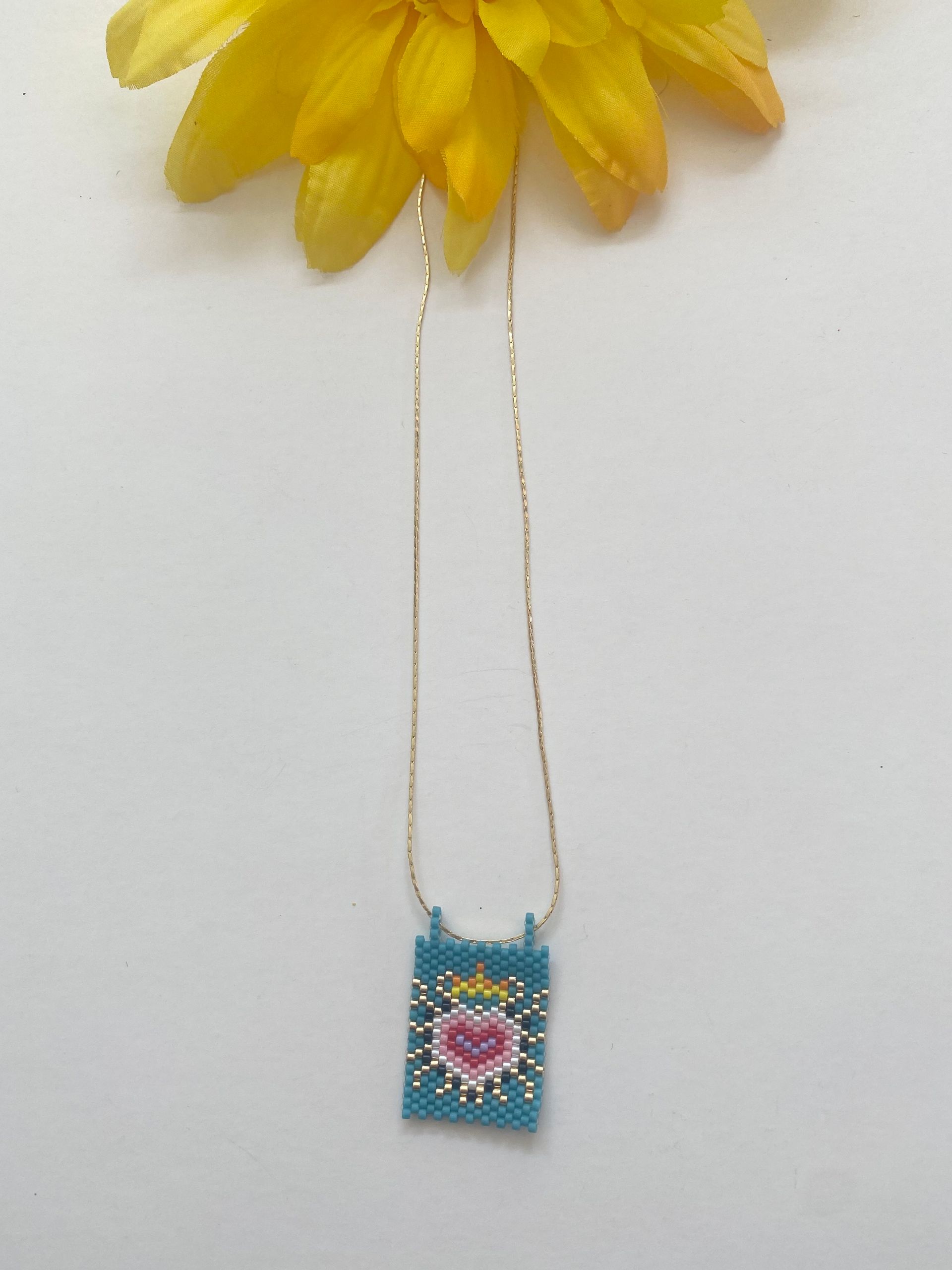 collar tipo escapulario en diferentes colores