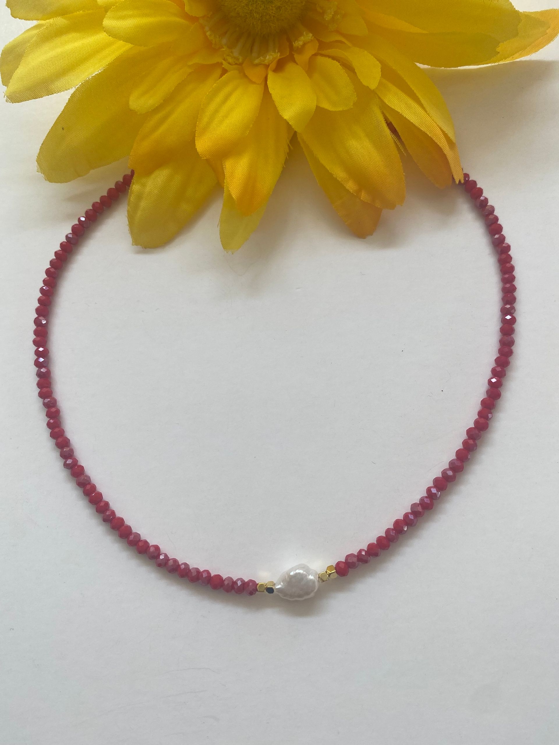 collar corto en beads con perla