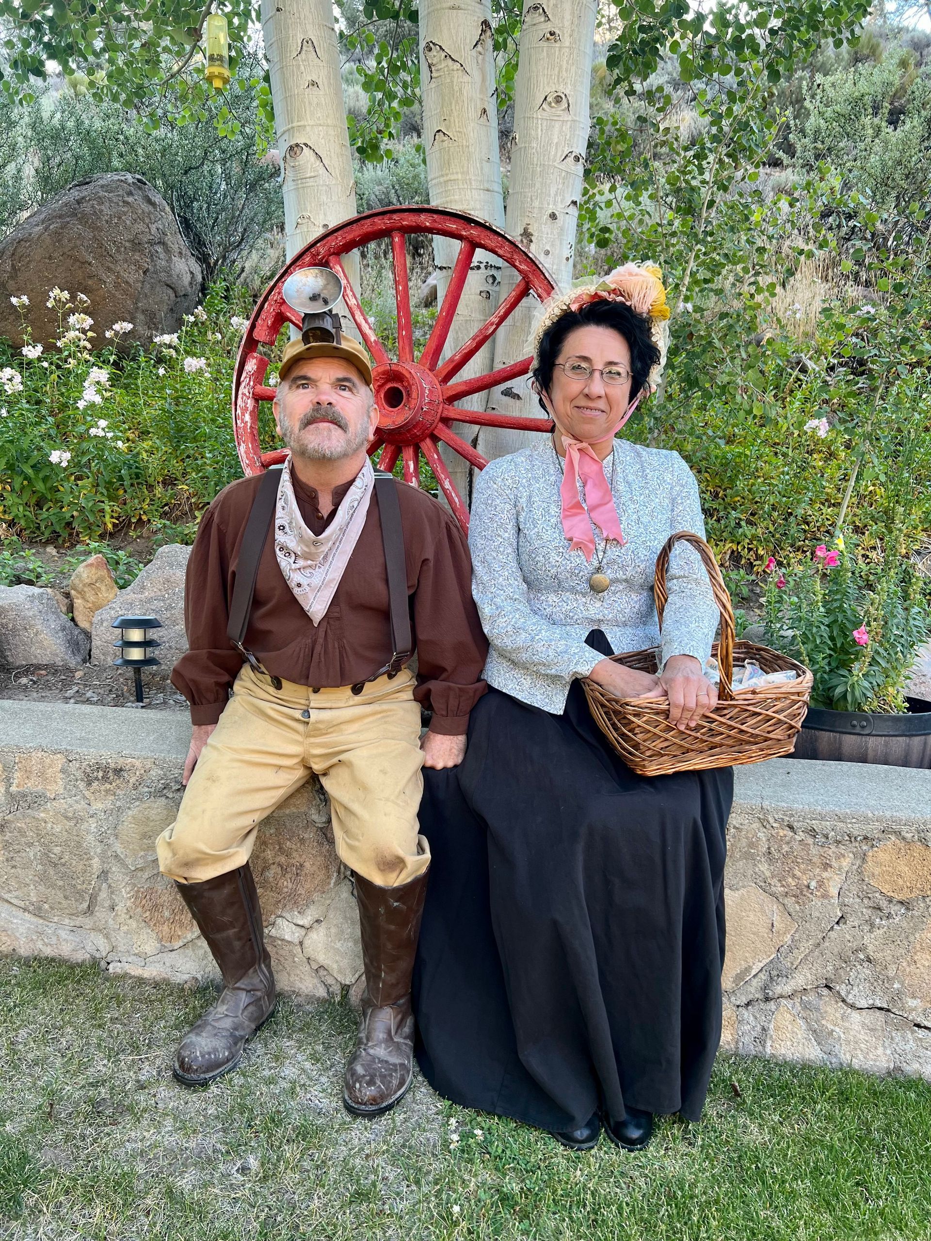 couple-dressed-in-costumes