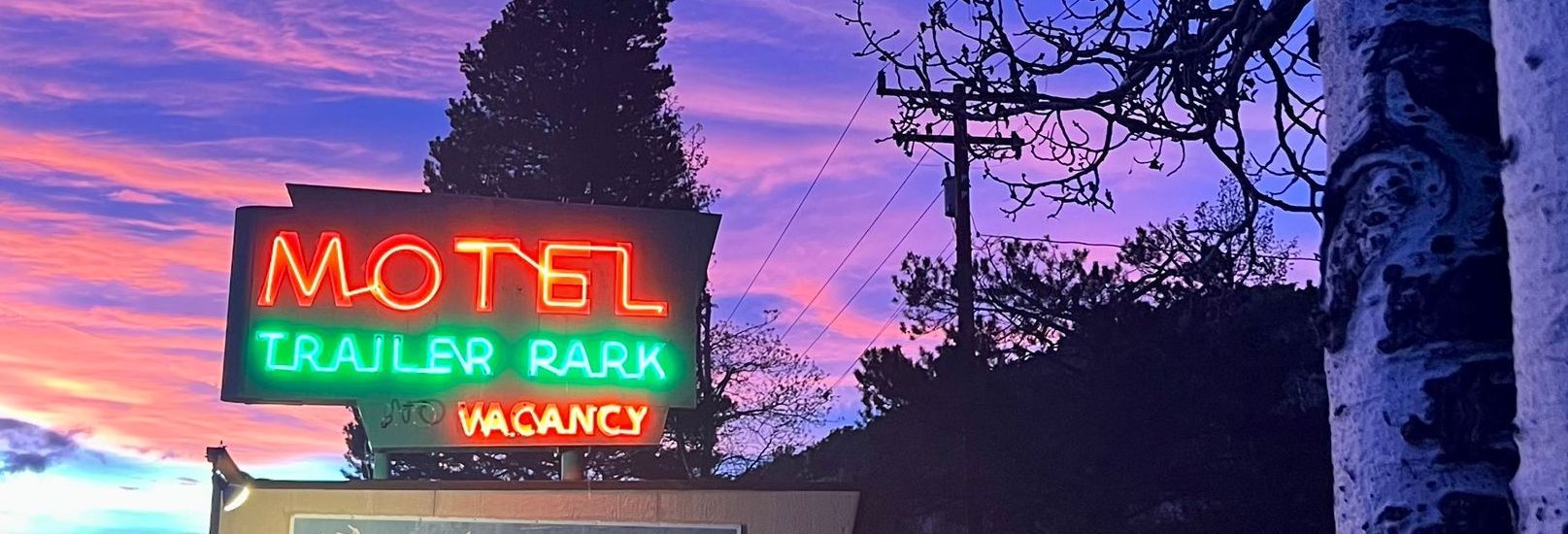 resort-sign-at-night