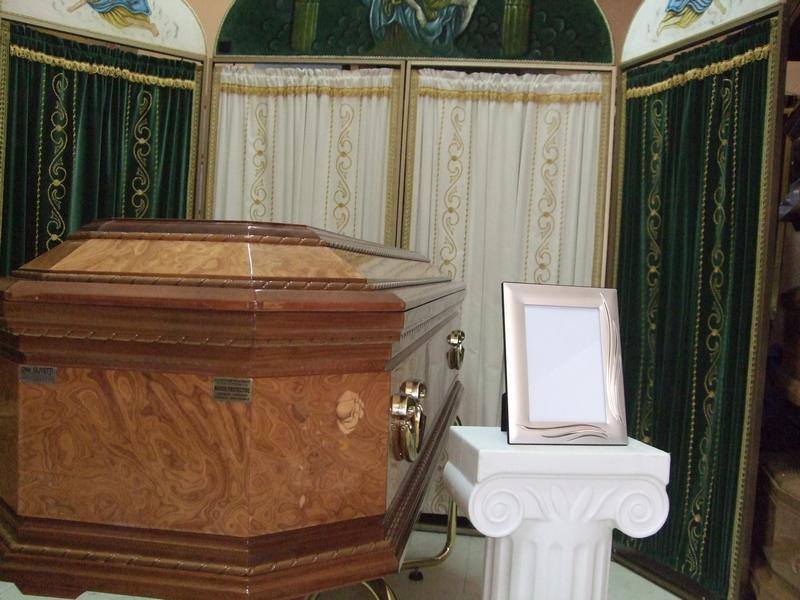 Cofano e colonnina di supporto per portafoto