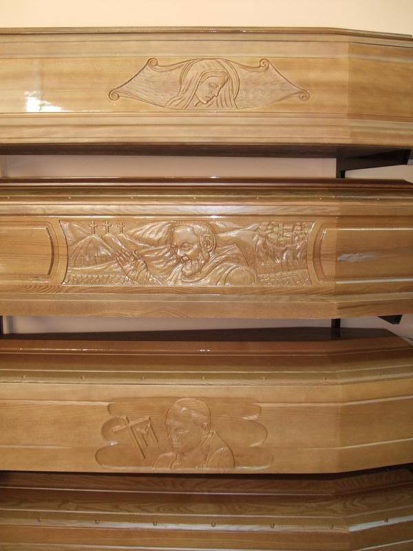 Cofani in legno lavorati a mano
