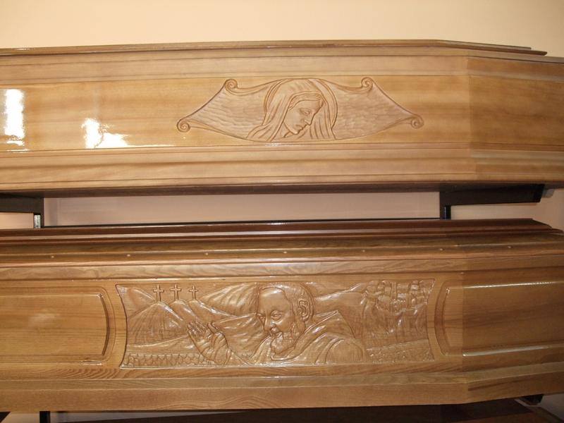 Cofani decorati con incisioni