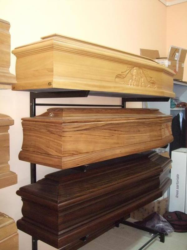 Cofani in diversi tipi di legno