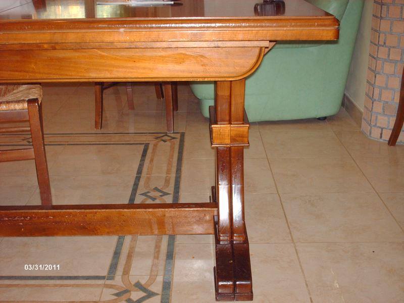 Tavolo artigianale in legno