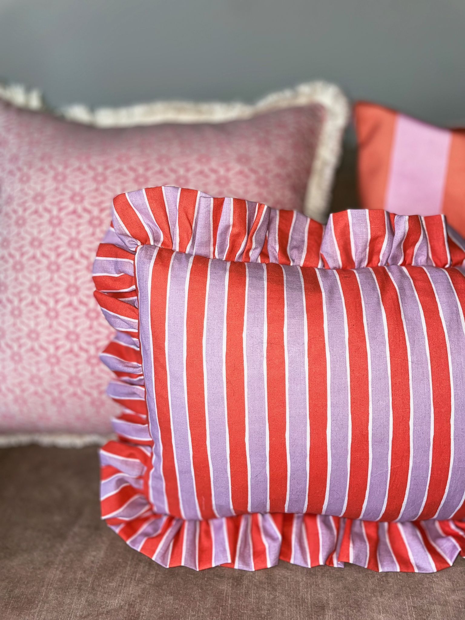 vrolijke printjes stapel kussens, handgemaakt