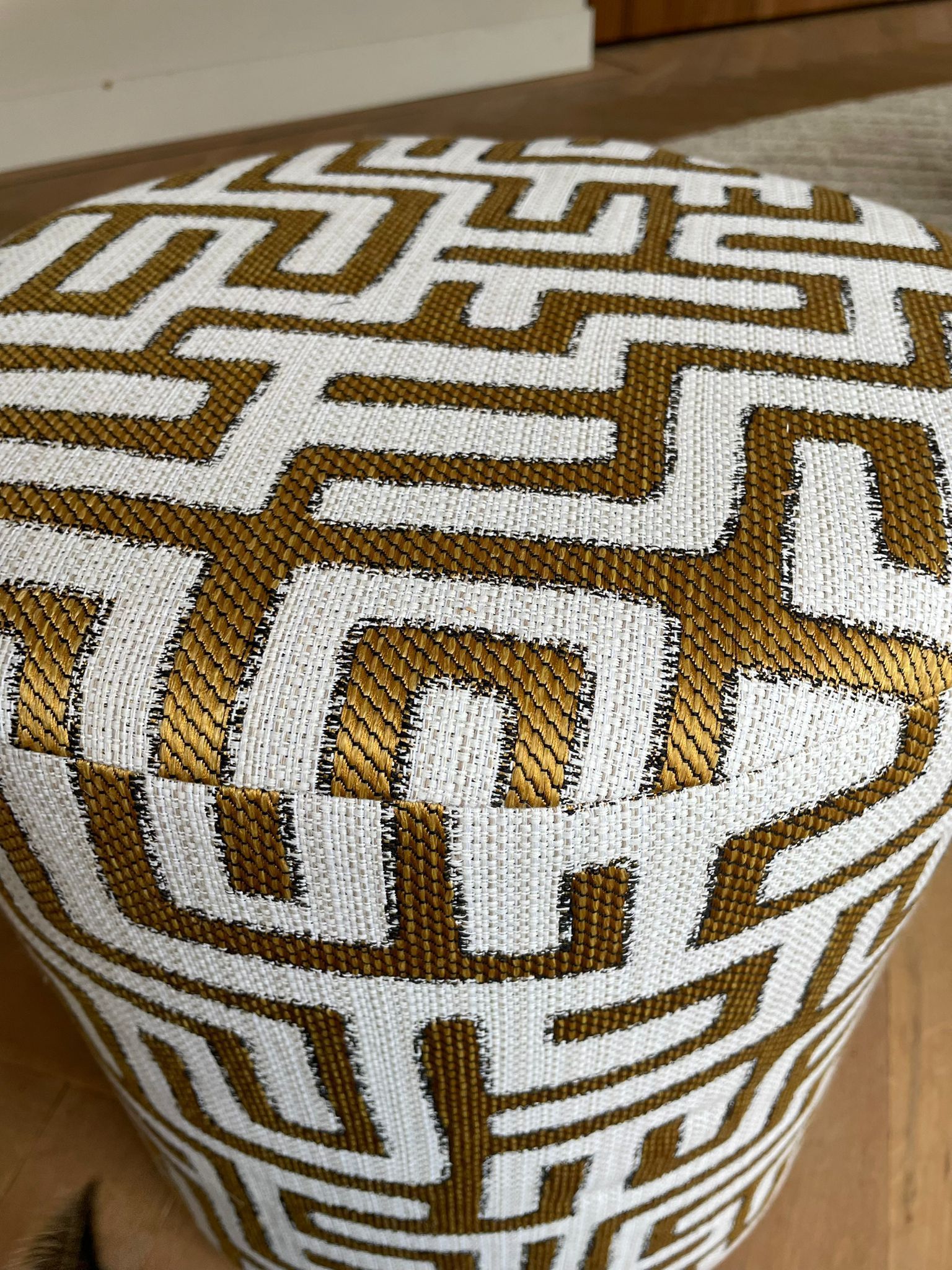 poef met doolhofpatroon