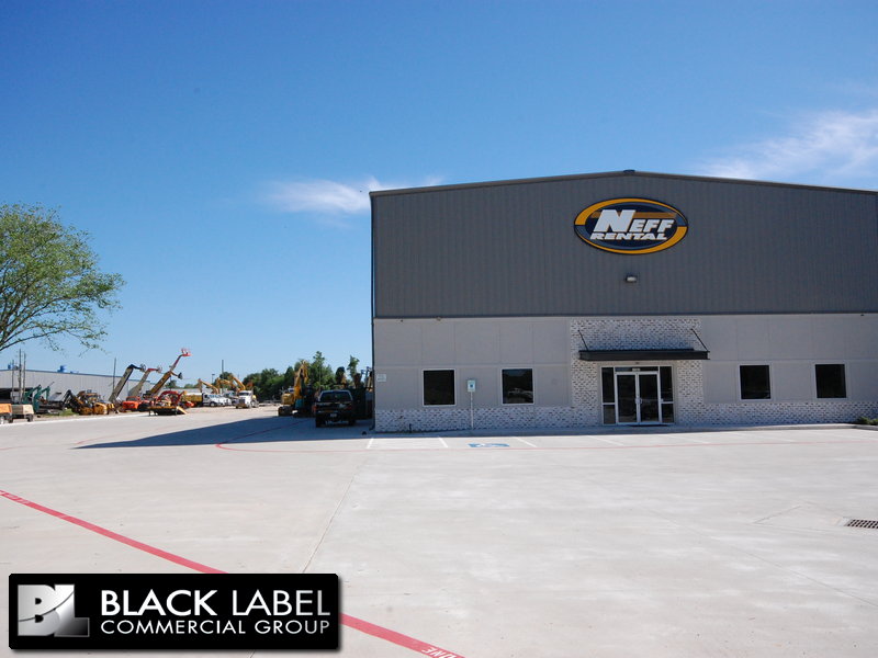 A large building with the word mkl on it