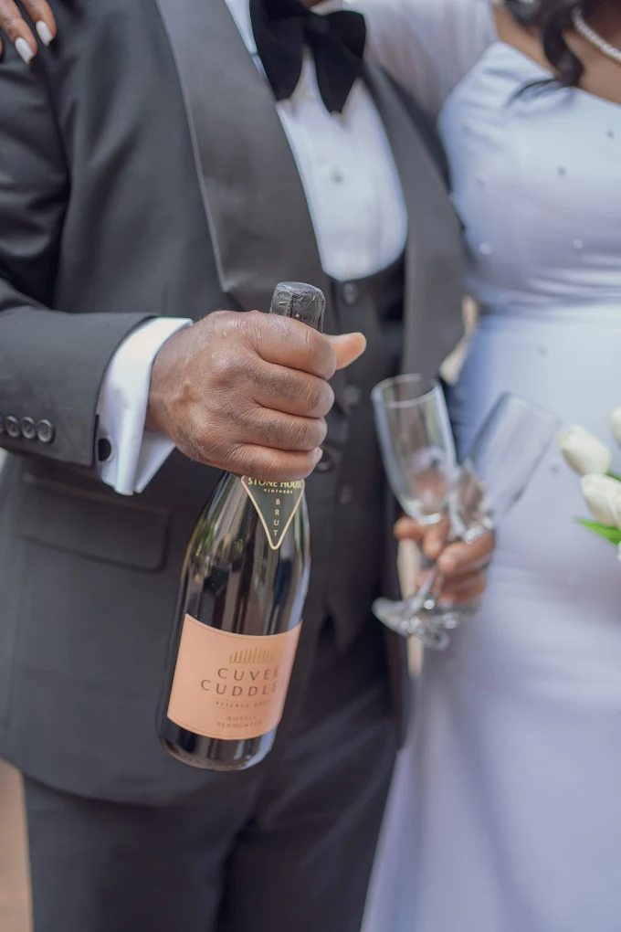 Cuddles Sparkling Wine Toast