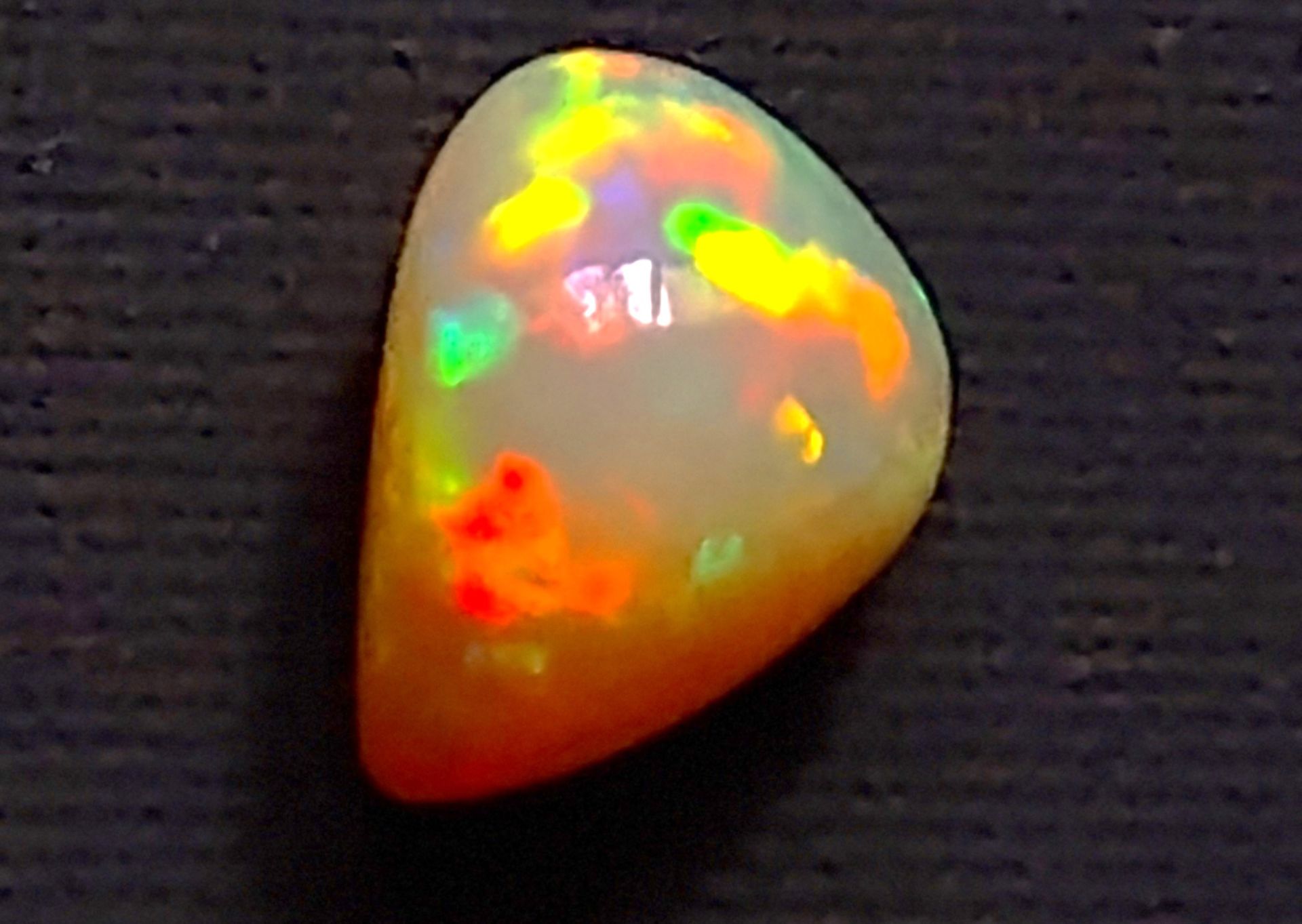 Mesmerizing 9 Carat Natural Welo Opal