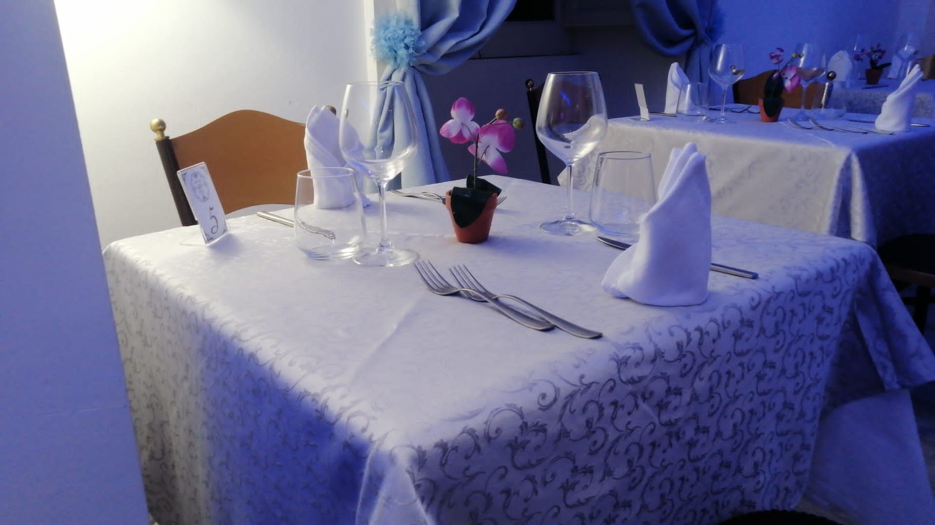 tavoli apparecchiati