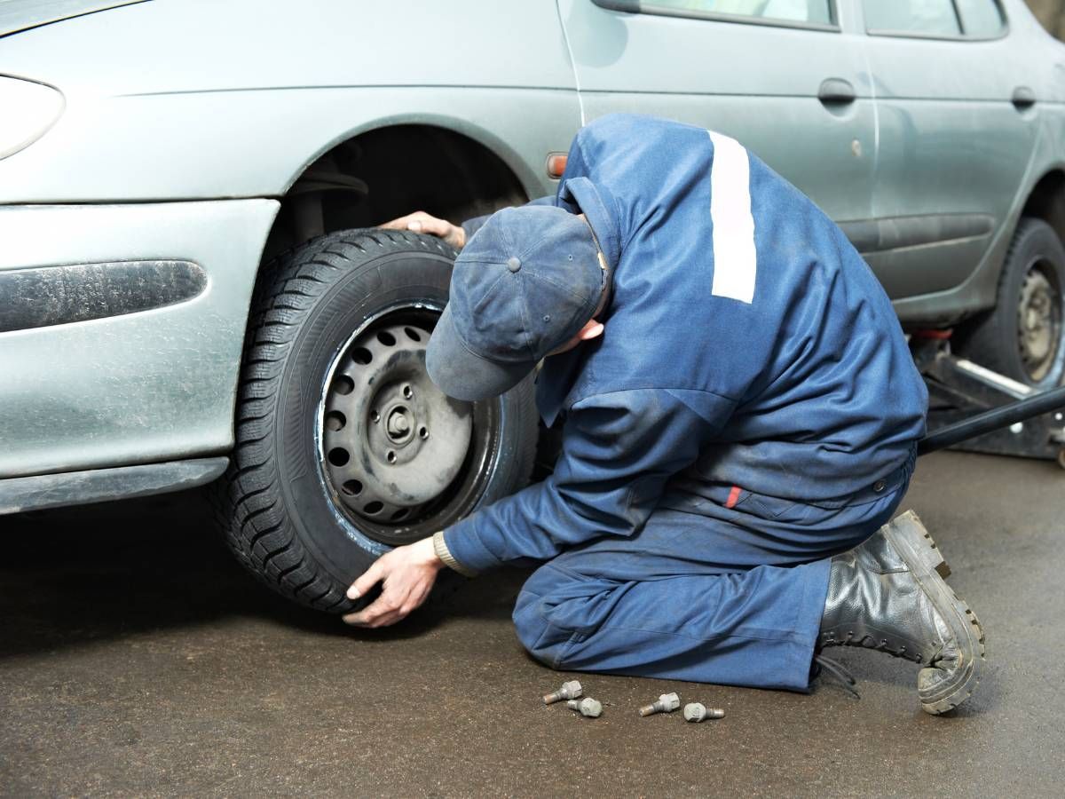 carrying out a mobile tyre fitting in Reading