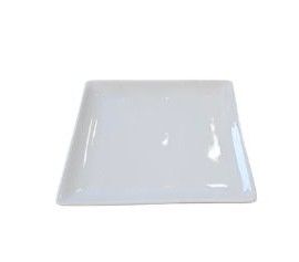 Abat-jour rectangulaire blanc conique sur fond uni