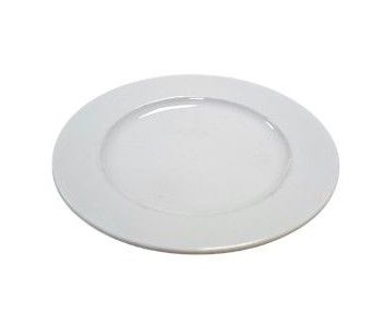 Assiette en céramique blanche sur fond uni